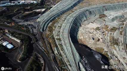 資源枯竭的&ldquo;亞洲最大礦坑&rdquo;,曾是&ldquo;搖錢樹&rdquo;,如今變成深溝險壑